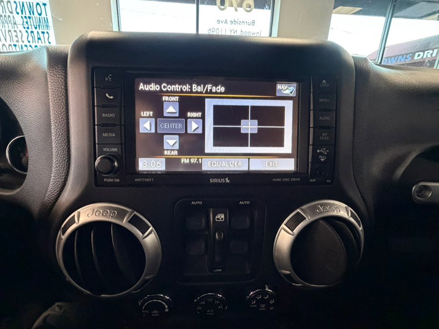 Used 2013 Jeep Wrangler Unlimited Rubicon w/ Connectivity Group image 43