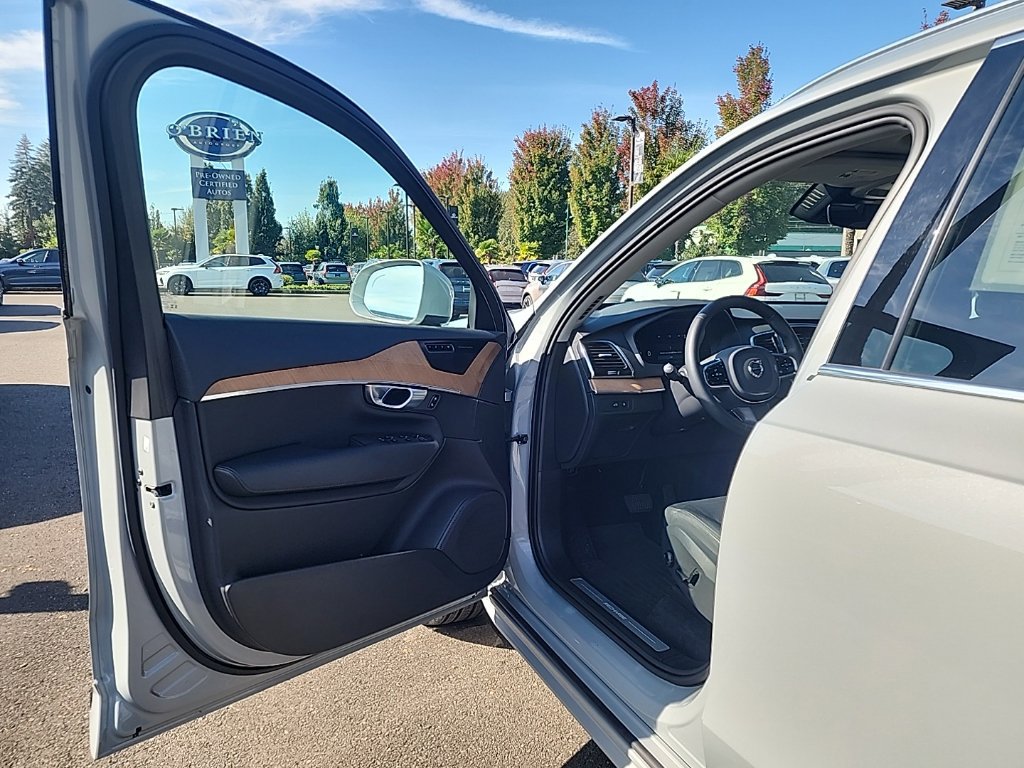 Certified 2024 Volvo XC90 T8 Plus w/ Protection Package Premier AWD/4WD image 9