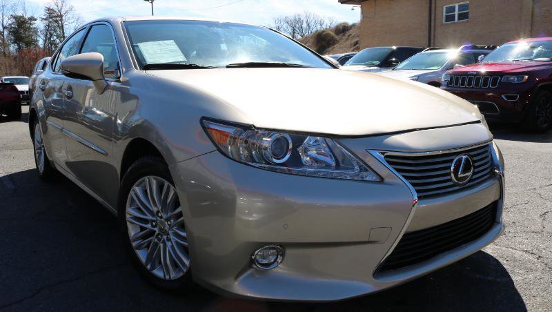 Used 2015 Lexus ES 350 4dr Sdn w/ Luxury Package image 3
