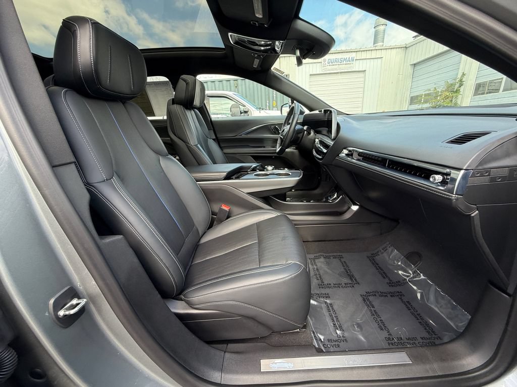 Used 2024 Cadillac Lyriq Luxury AWD/4WD image 27