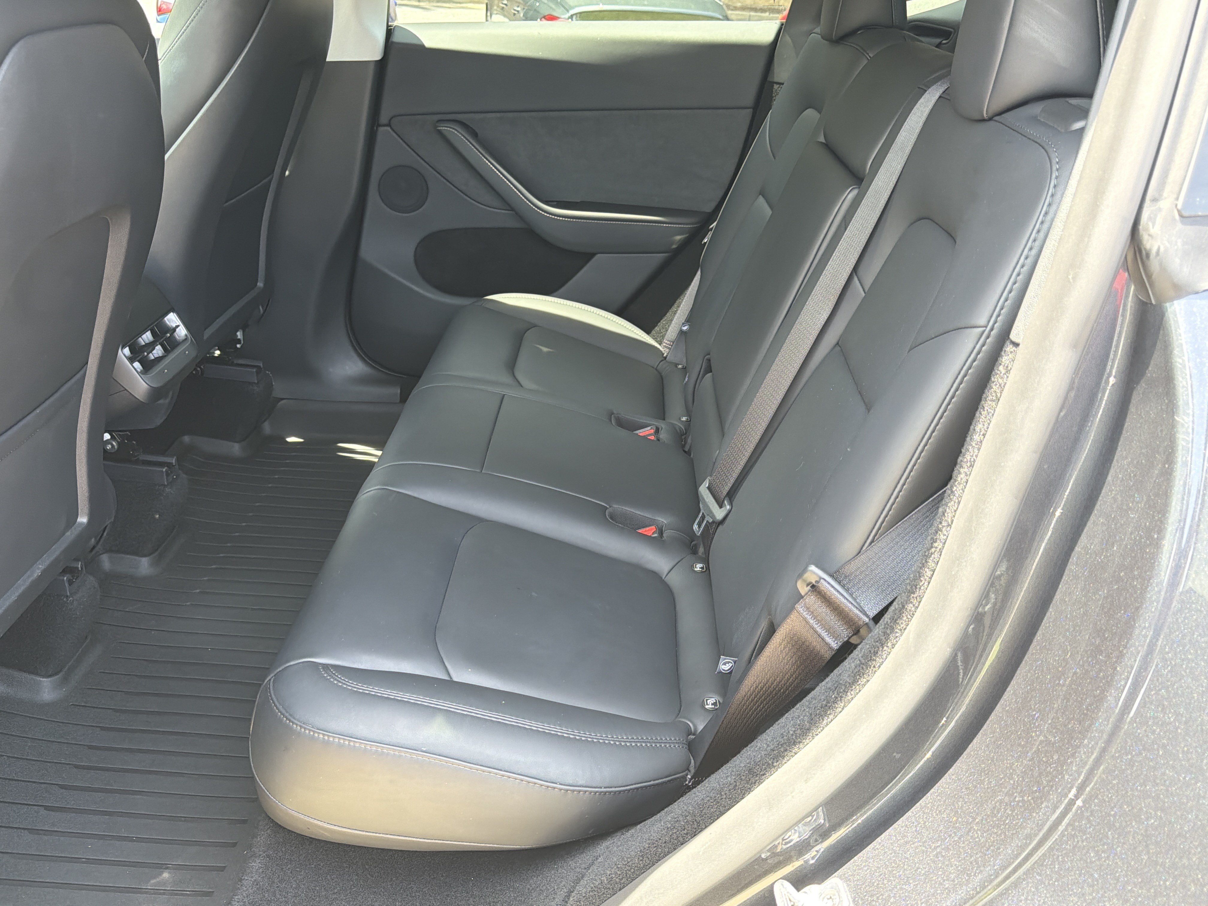 Used 2025 Tesla Model Y Long Range RWD image 21