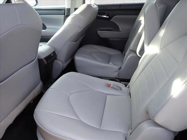 Used 2021 Toyota Highlander XLE image 10