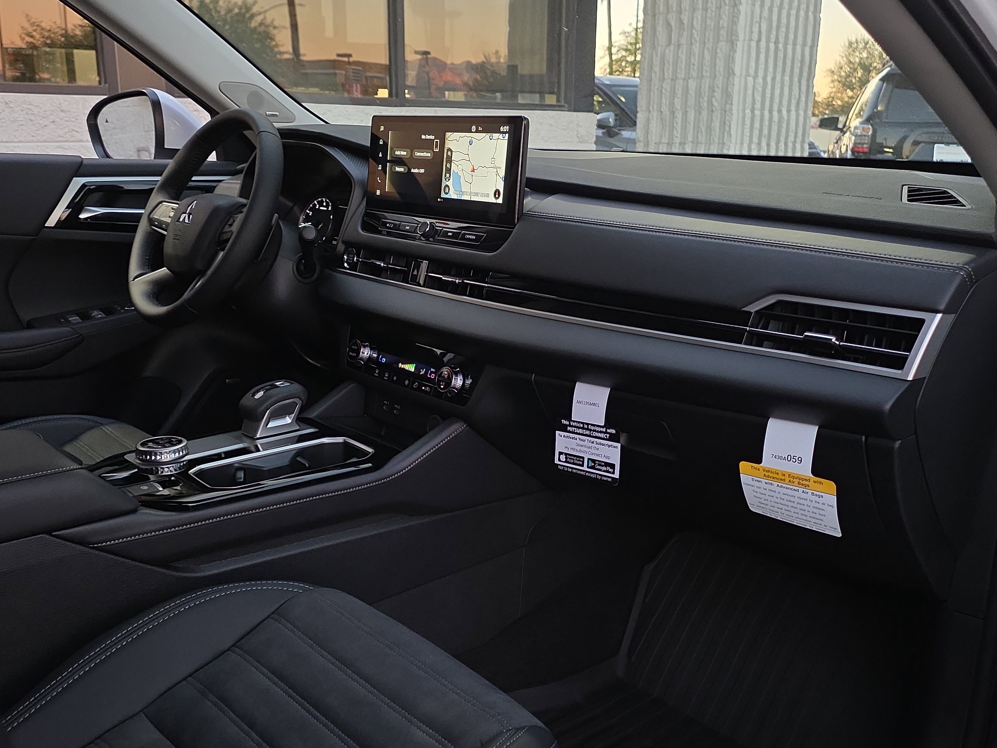 New 2025 Mitsubishi Outlander SE image 28