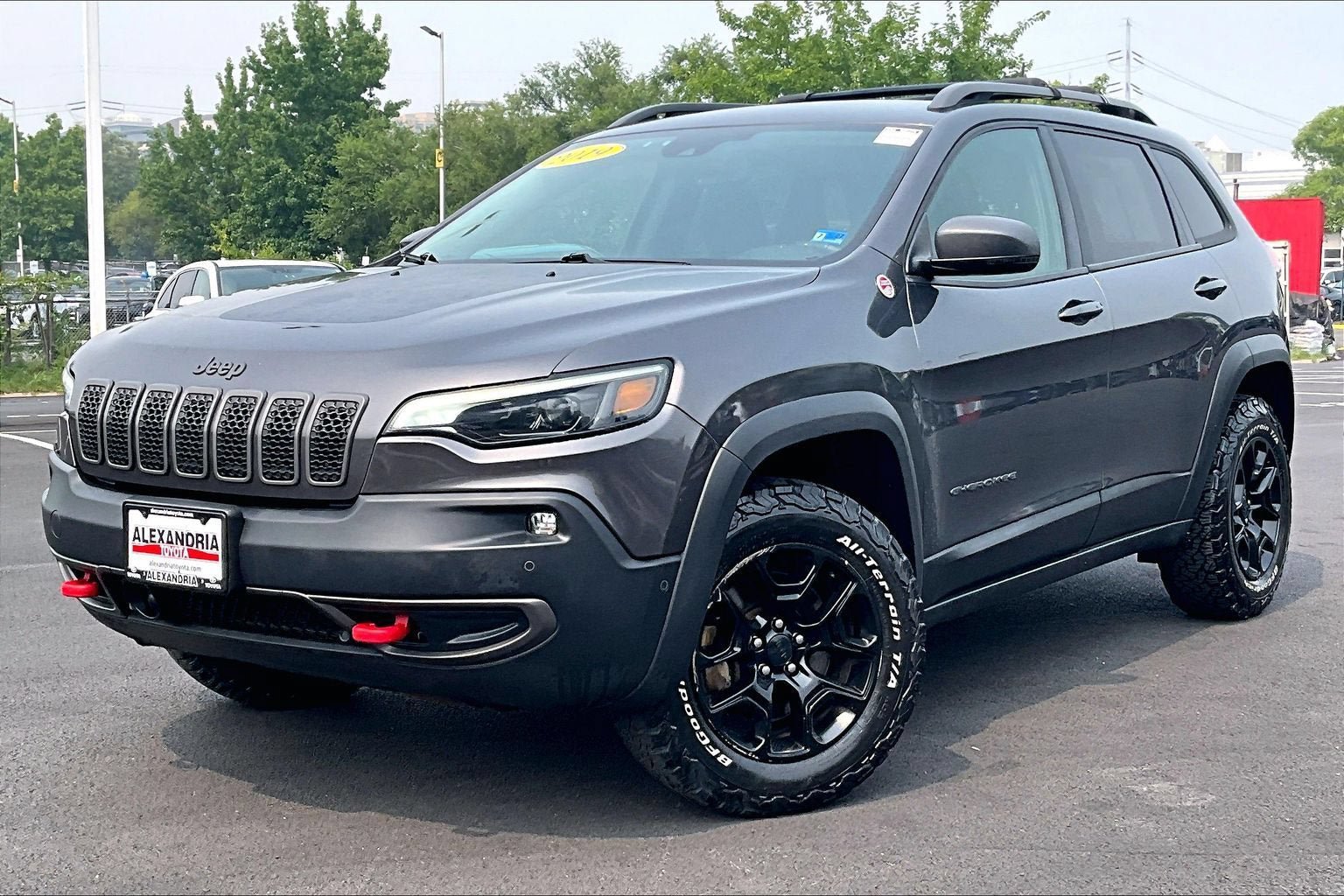 Used 2019 Jeep Cherokee Trailhawk AWD/4WD image 1