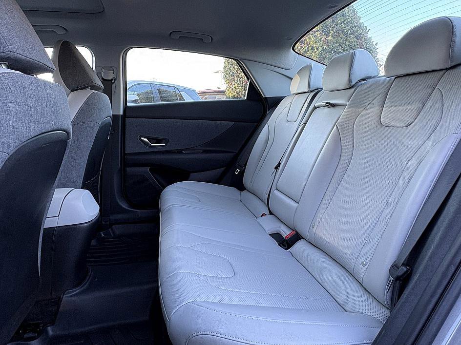 Used 2023 Hyundai Elantra Limited image 10