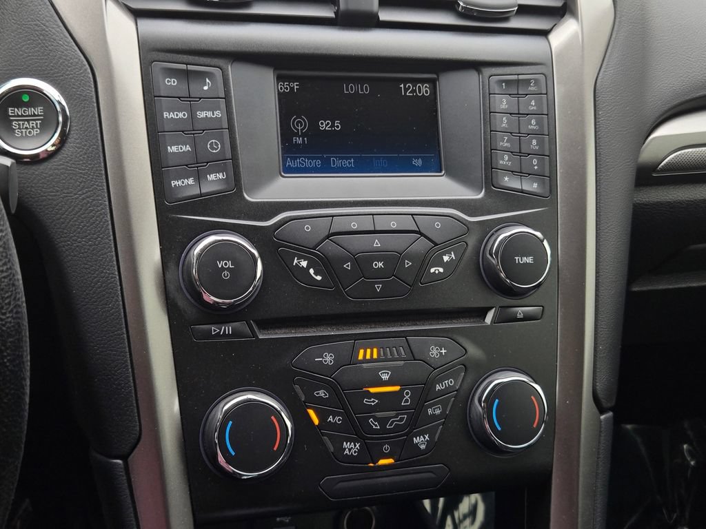 Used 2017 Ford Fusion SE FWD image 18
