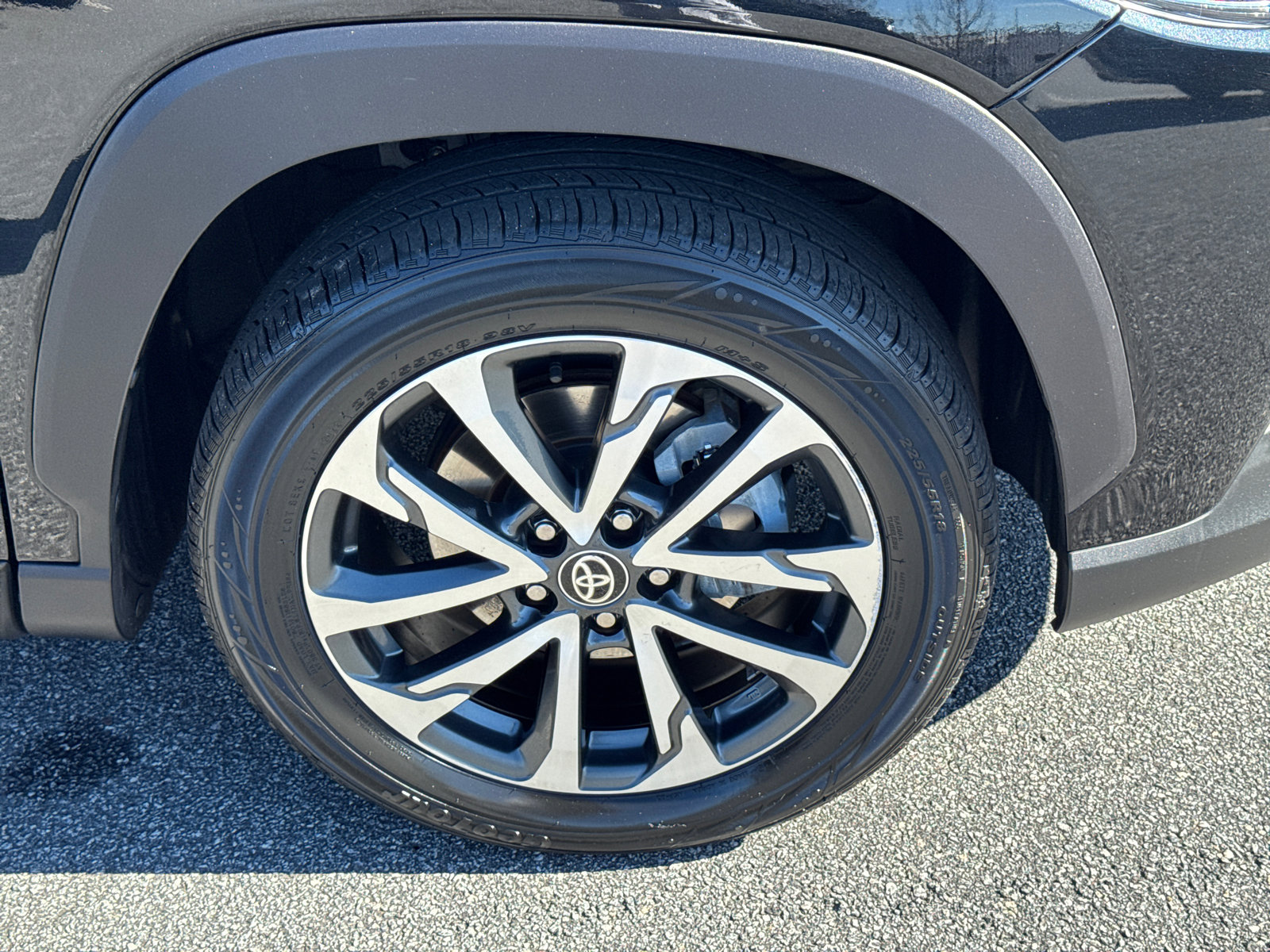 Used 2023 Toyota Corolla Cross XLE image 12