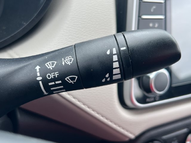 Used 2021 Nissan Versa SV FWD image 23