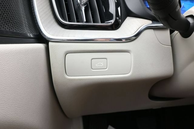 Used 2023 Volvo XC60 B5 Plus w/ Climate Package AWD/4WD image 27