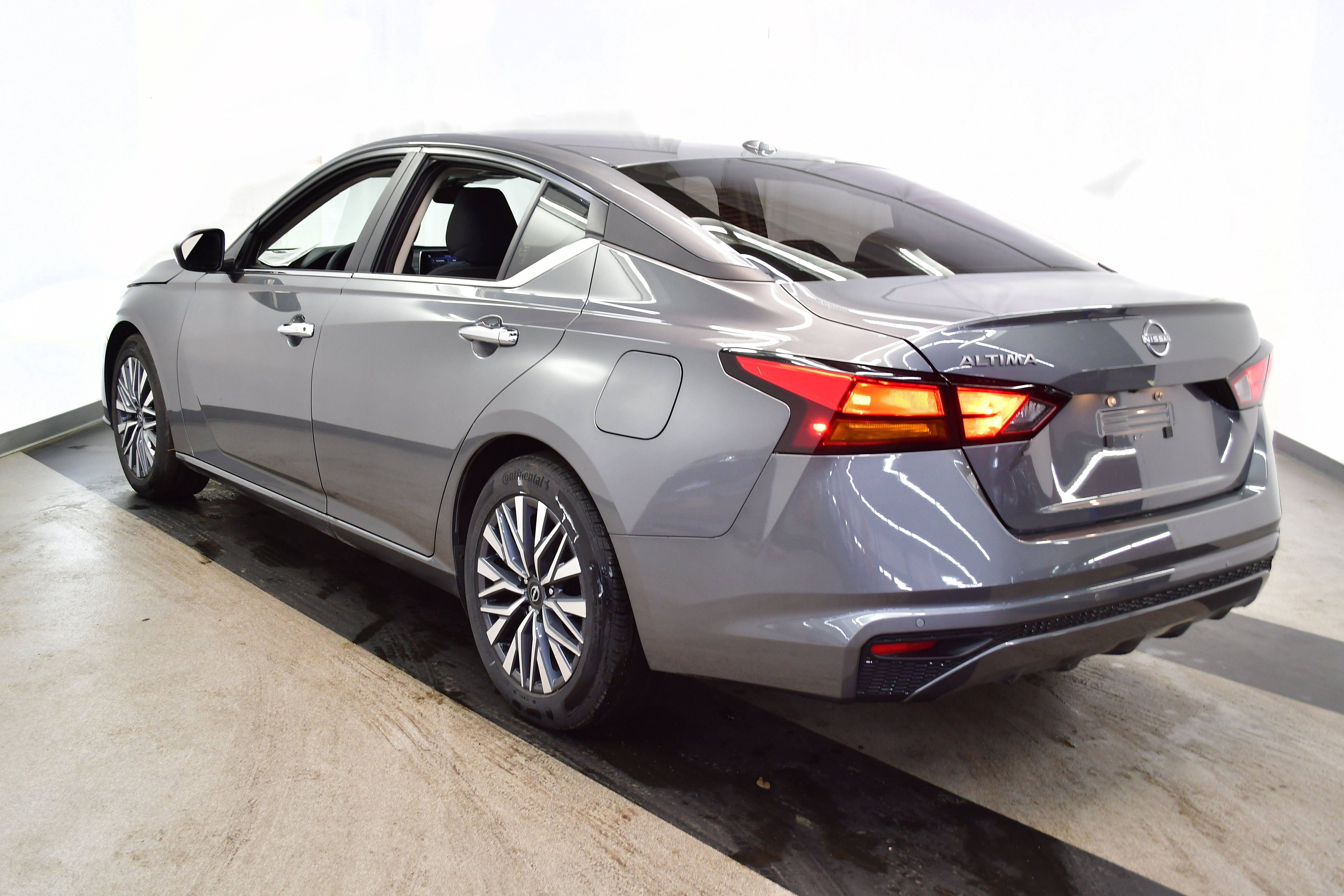 Used 2025 Nissan Altima 2.5 SV image 5