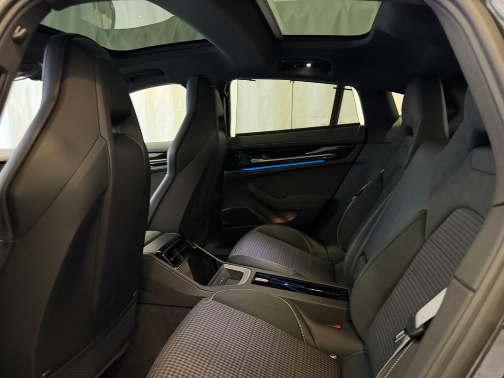 Certified 2025 Porsche Panamera 4 AWD/4WD image 24