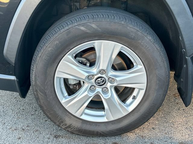 Used 2021 Toyota RAV4 XLE w/ XLE Grade Weather Package AWD/4WD image 16
