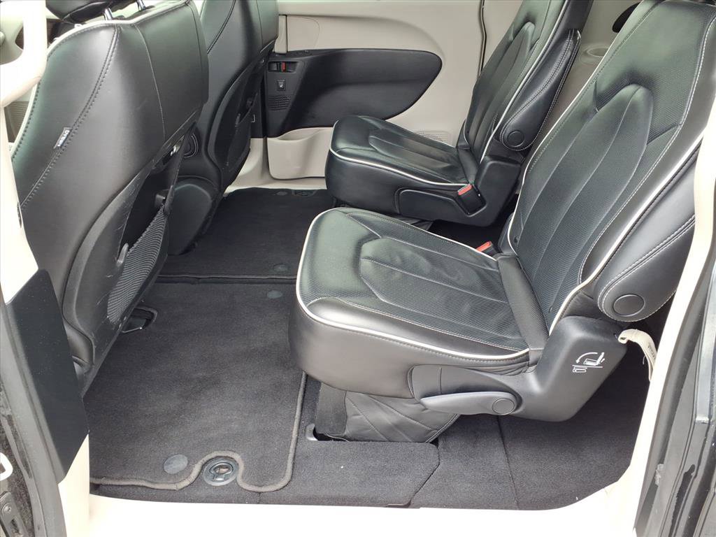 Used 2023 Chrysler Pacifica Limited image 21