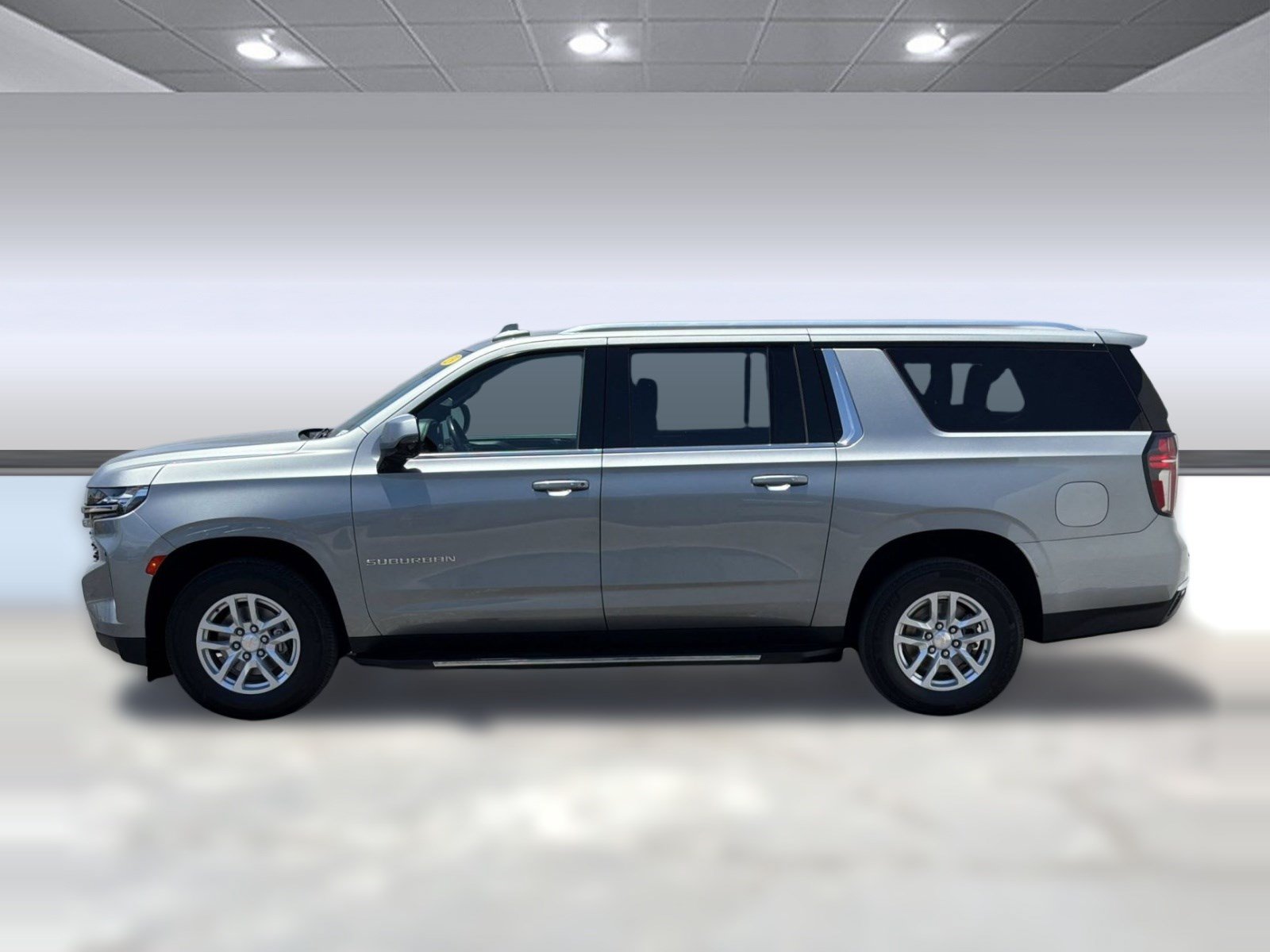 Used 2023 Chevrolet Suburban LT w/ Luxury Package AWD/4WD image 2