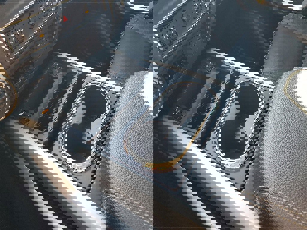 Used 2020 Nissan Titan SL w/ Moonroof Package image 21