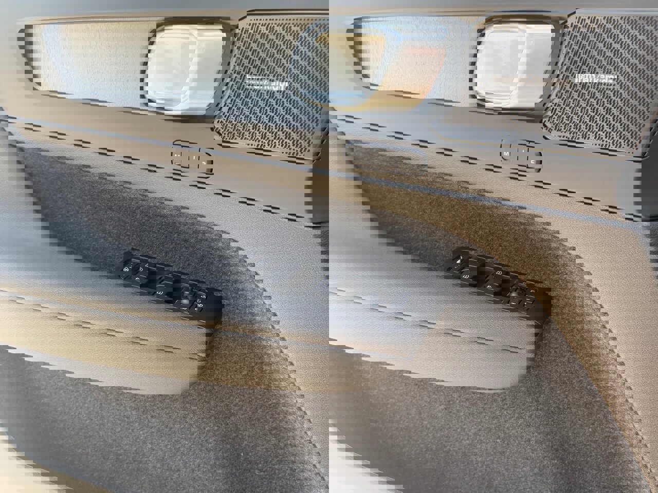 New 2026 Volvo XC40 B5 Ultra w/ Protection Package Premier image 15