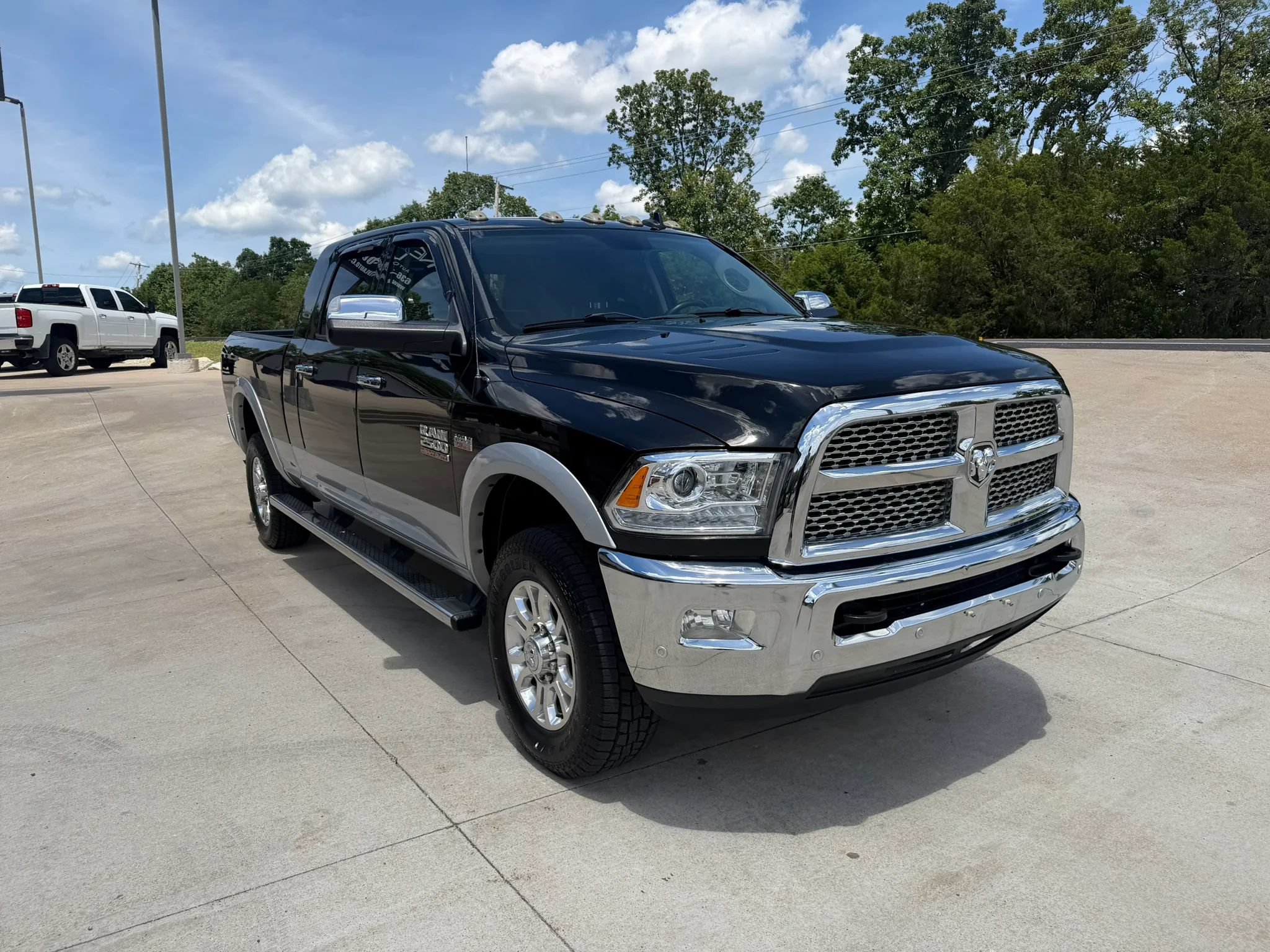 Used 2017 RAM 2500 Laramie w/ Snow Chief Group AWD/4WD image 3