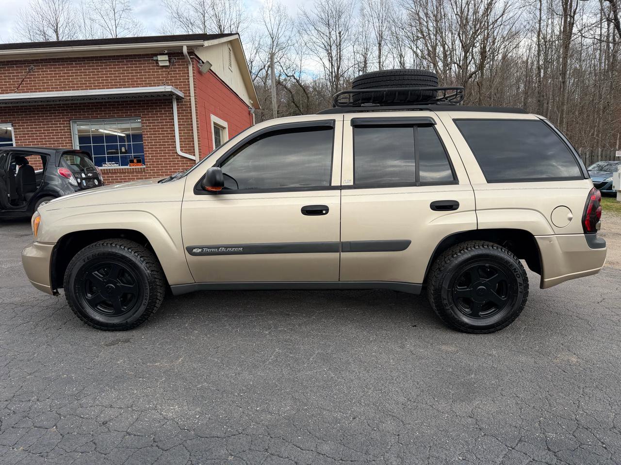 Used 2004 Chevrolet TrailBlazer LS w/ LS Preferred Equipment Group image 2