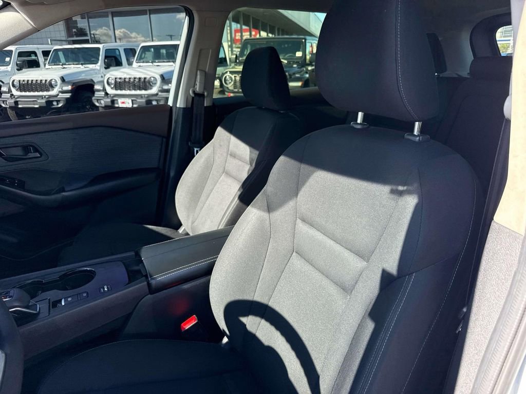 Used 2023 Nissan Rogue S image 20