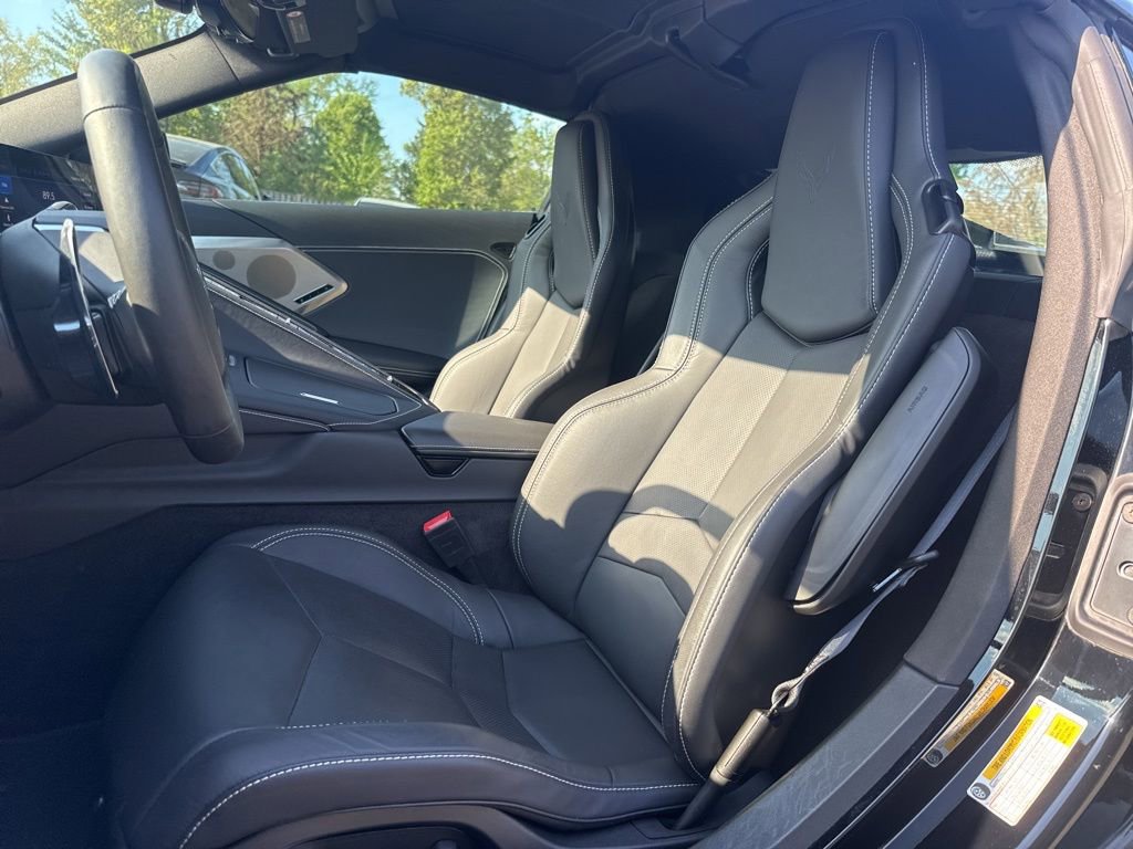 Used 2023 Chevrolet Corvette Stingray Preferred Cpe w/ Z51 Performance Package RWD image 17