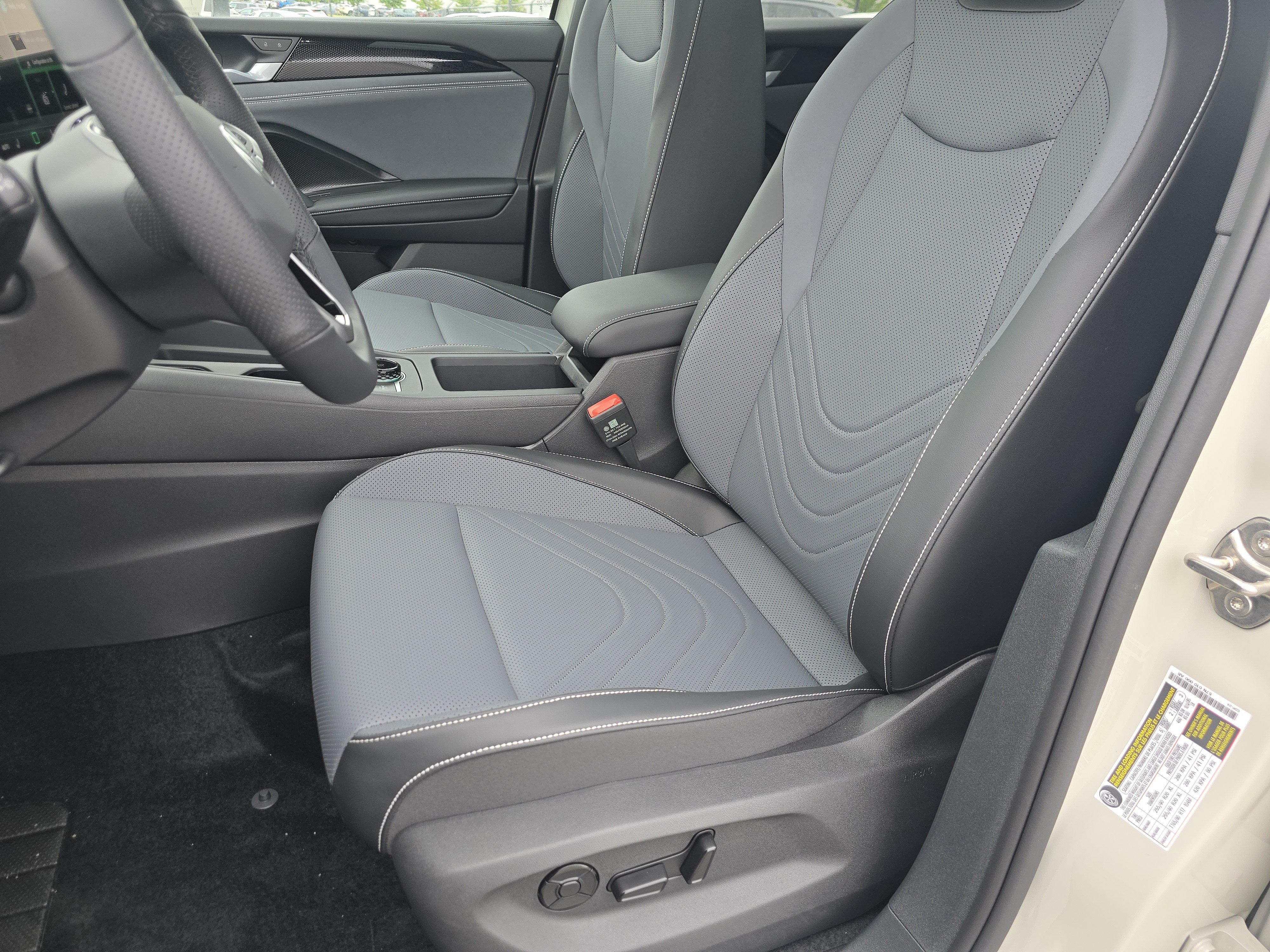 New 2026 Volkswagen Tiguan SE R-Line AWD/4WD image 19