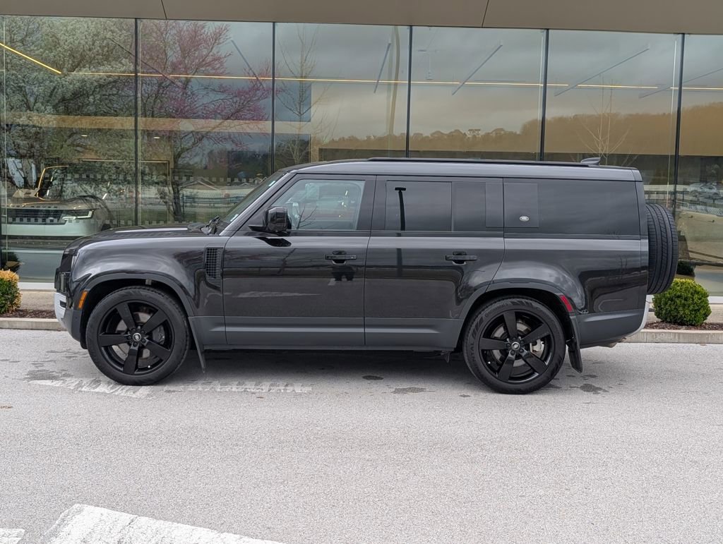 Used 2024 Land Rover Defender 130 S image 2