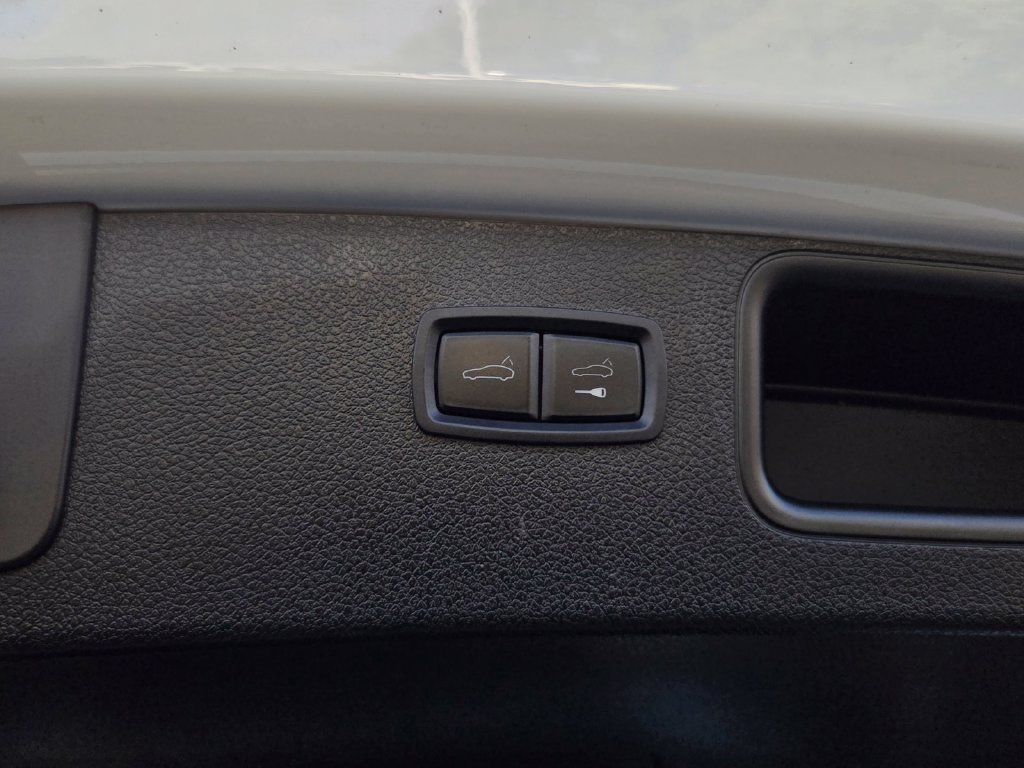 Used 2024 Porsche Macan AWD/4WD image 34