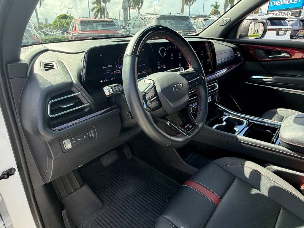 Used 2025 Chevrolet Traverse RS AWD/4WD image 10