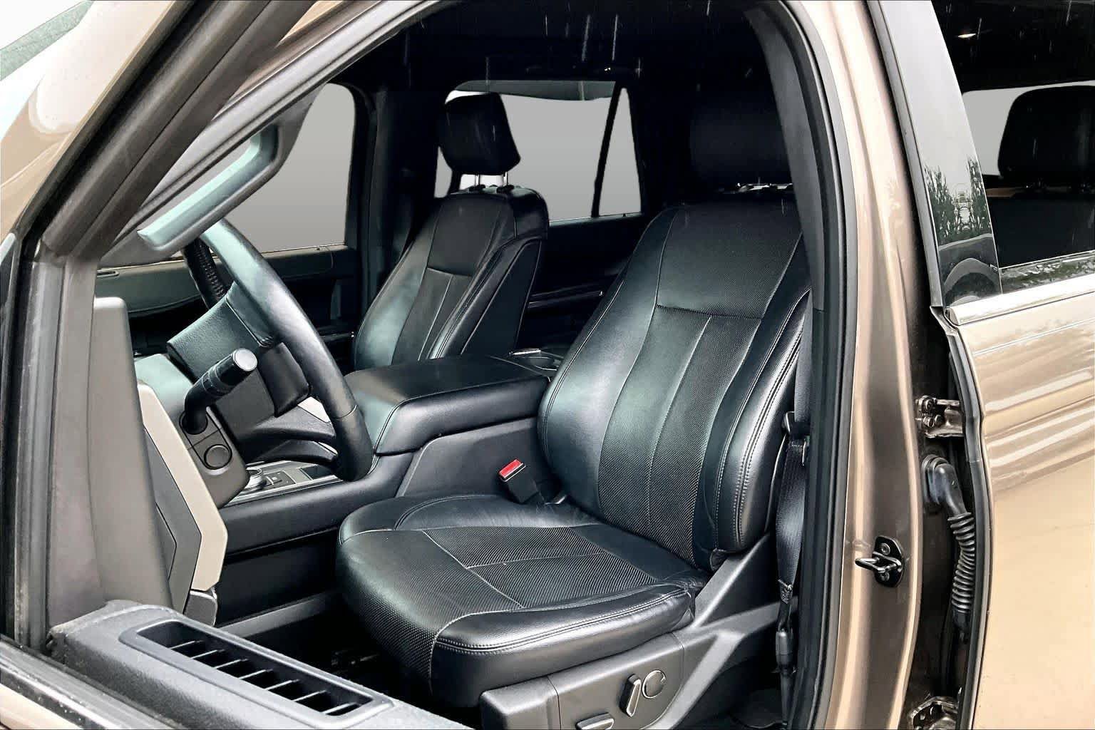 Used 2018 Ford Expedition XLT w/ Equipment Group 202A RWD image 7