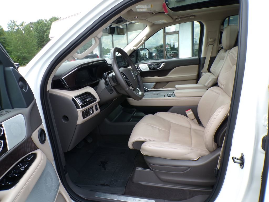 Used 2024 Lincoln Navigator L Reserve image 13