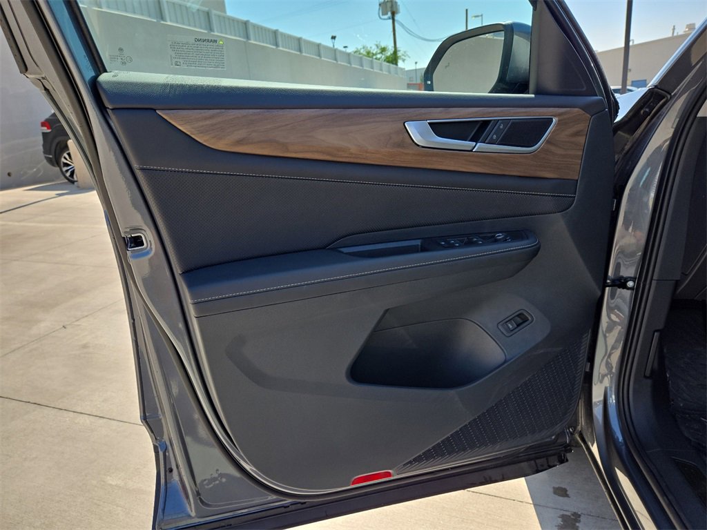 New 2025 Volkswagen Atlas SE image 17