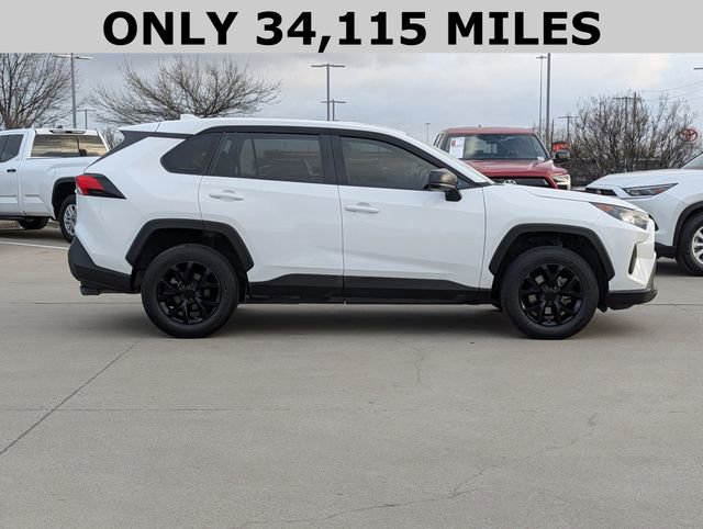 Used 2022 Toyota RAV4 LE image 4