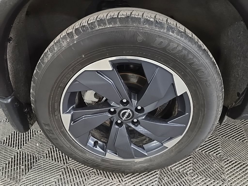 Used 2025 Nissan Rogue SV w/ SV Premium Package image 14