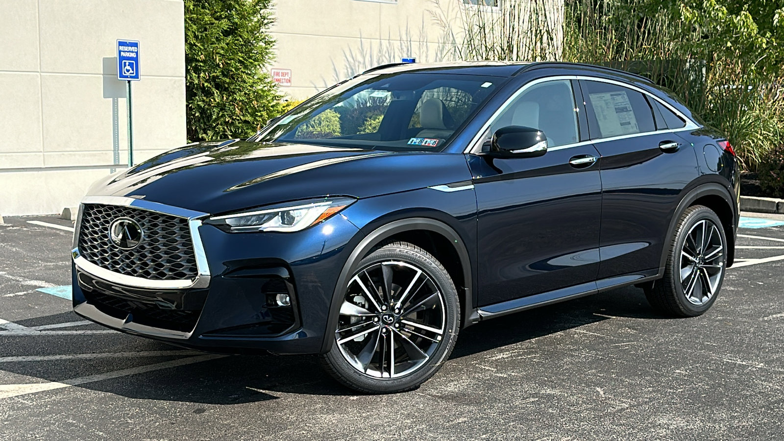New 2025 INFINITI QX55 Luxe w/ Cargo Package