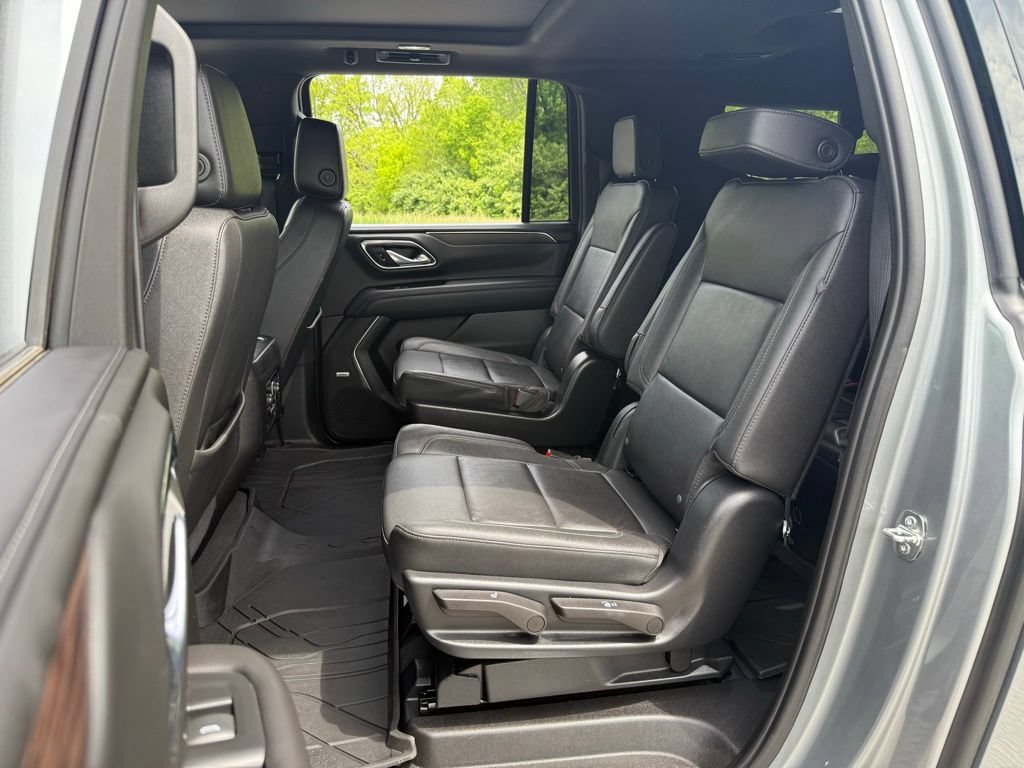 Used 2023 Chevrolet Suburban Z71 AWD/4WD image 12