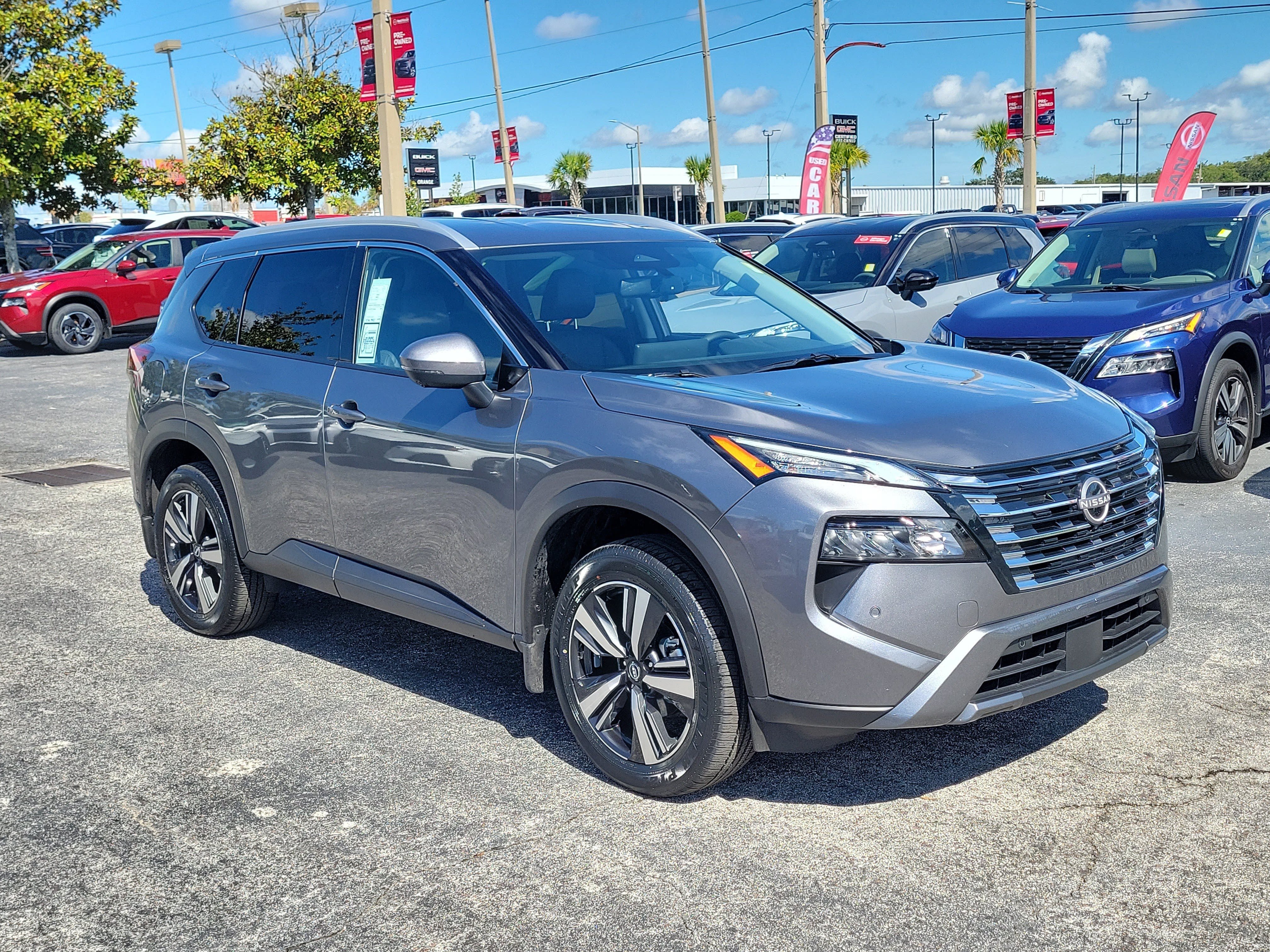 Certified 2025 Nissan Rogue SL FWD image 3