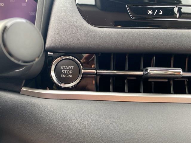 New 2025 Mitsubishi Outlander SE image 29