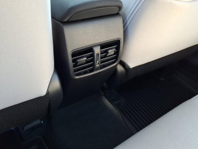 Used 2025 Toyota Corolla Cross L image 8