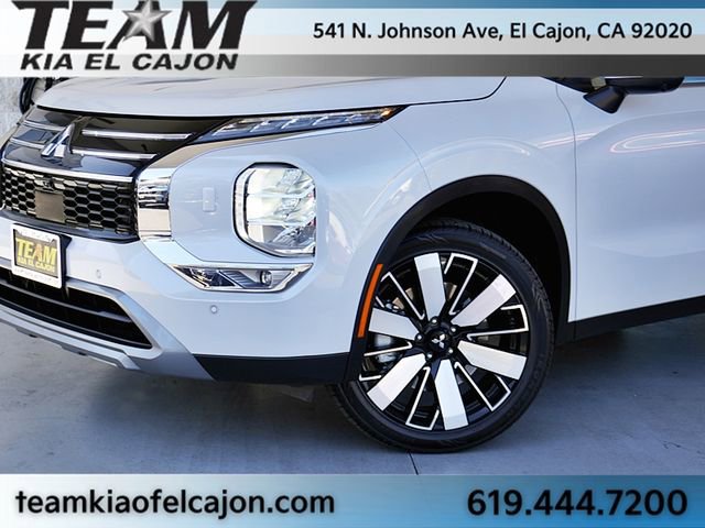 Used 2025 Mitsubishi Outlander SE AWD/4WD image 3