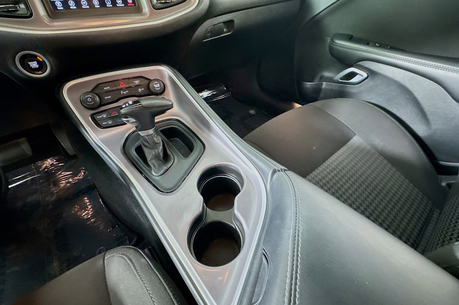 Used 2022 Dodge Challenger GT image 5