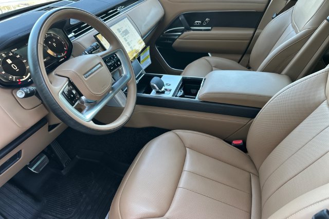 Certified 2026 Land Rover Range Rover Long Wheelbase SE AWD/4WD image 9