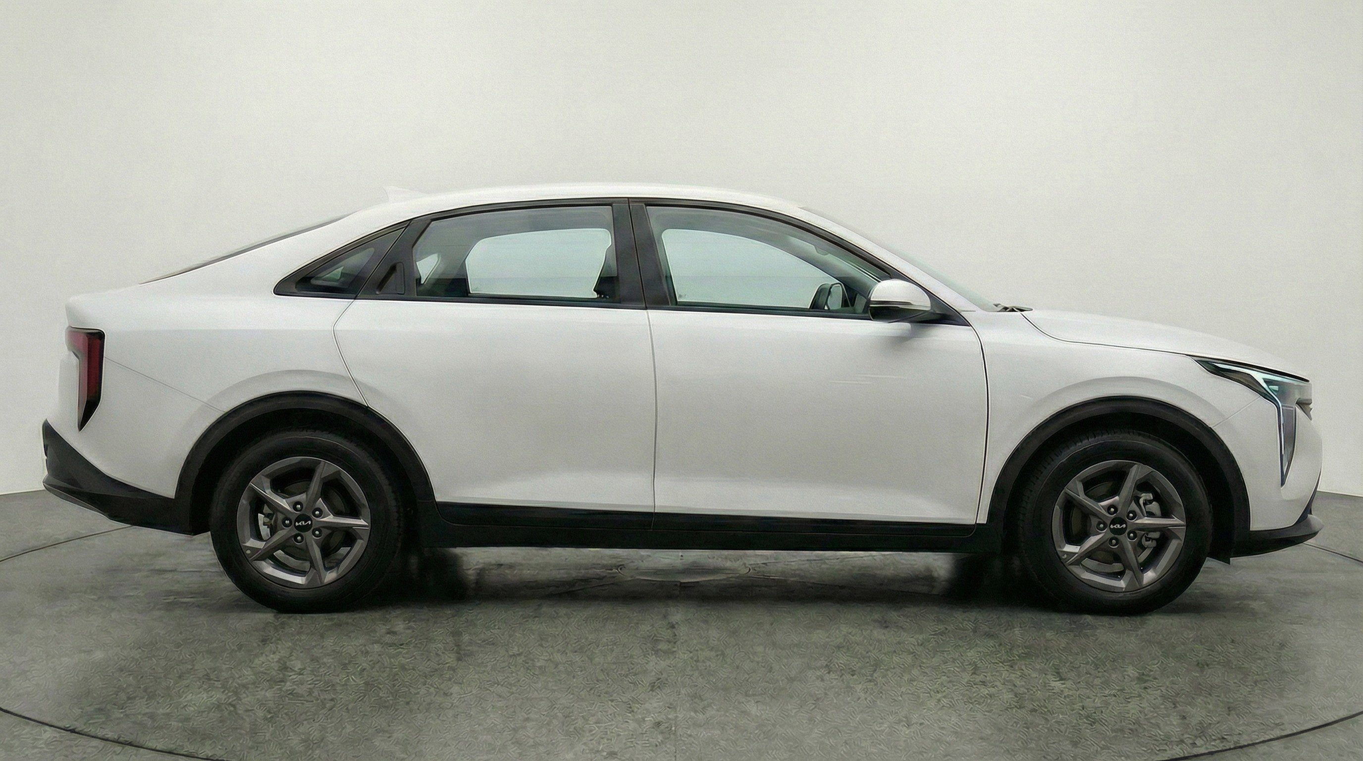 Used 2025 Kia K4 FWD image 11