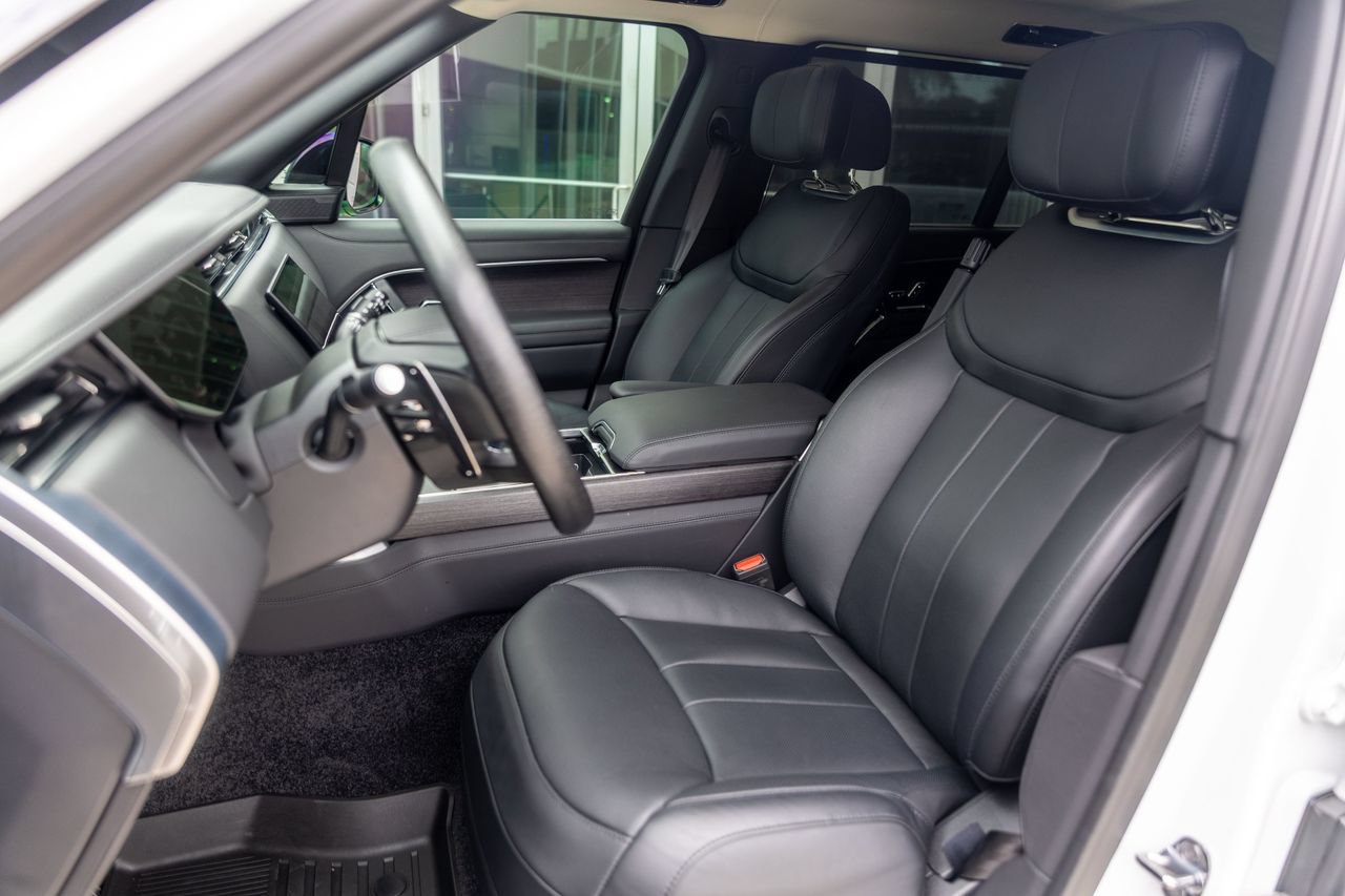 Used 2025 Land Rover Range Rover Long Wheelbase Autobiography AWD/4WD image 18