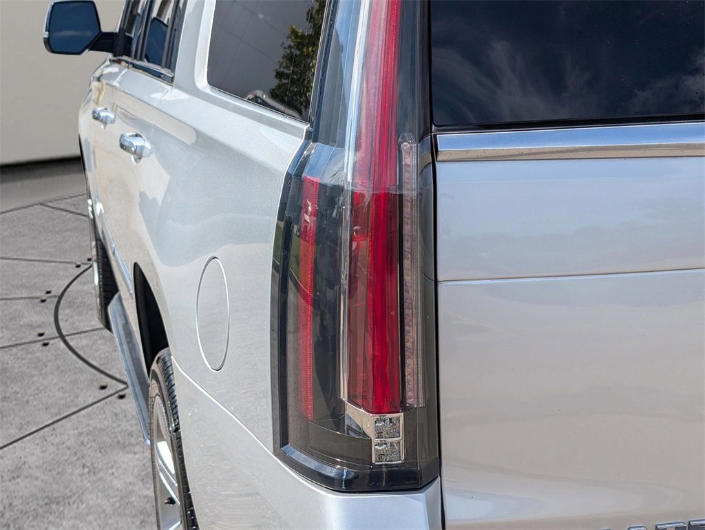 Used 2019 Cadillac Escalade Luxury image 13