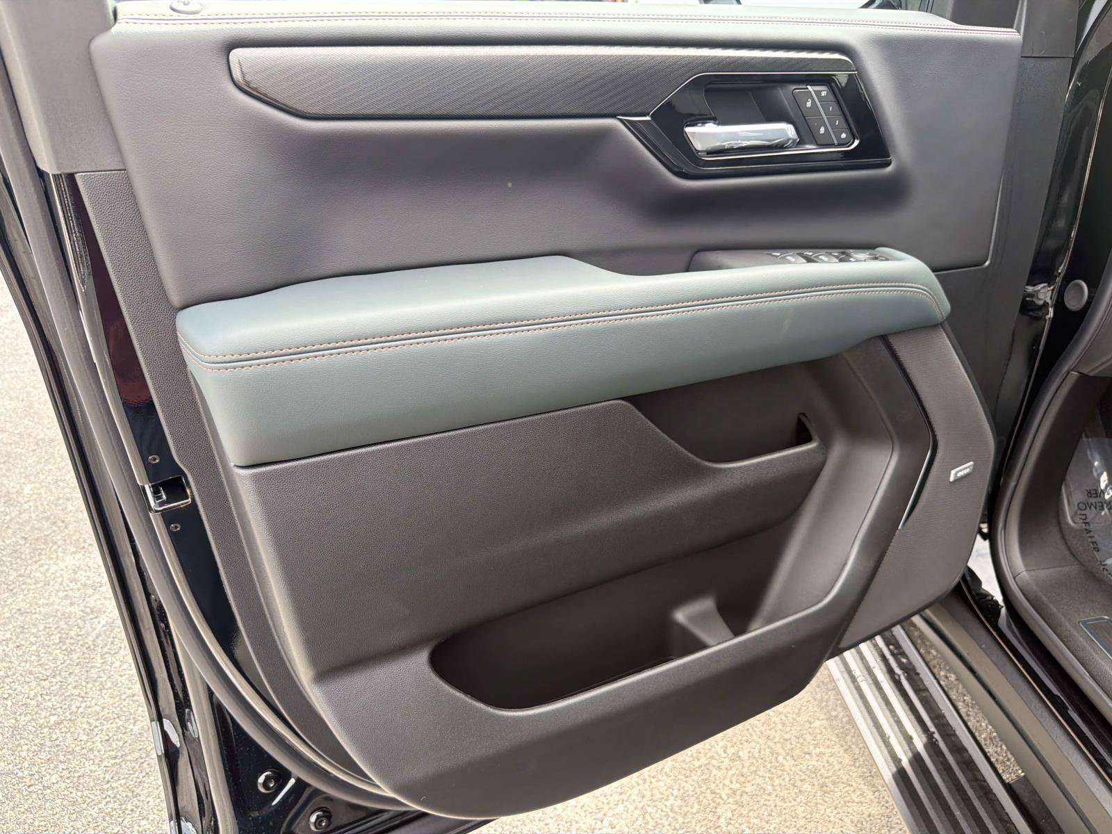New 2026 GMC Yukon AT4 w/ AT4 Premium Plus Package AWD/4WD image 17