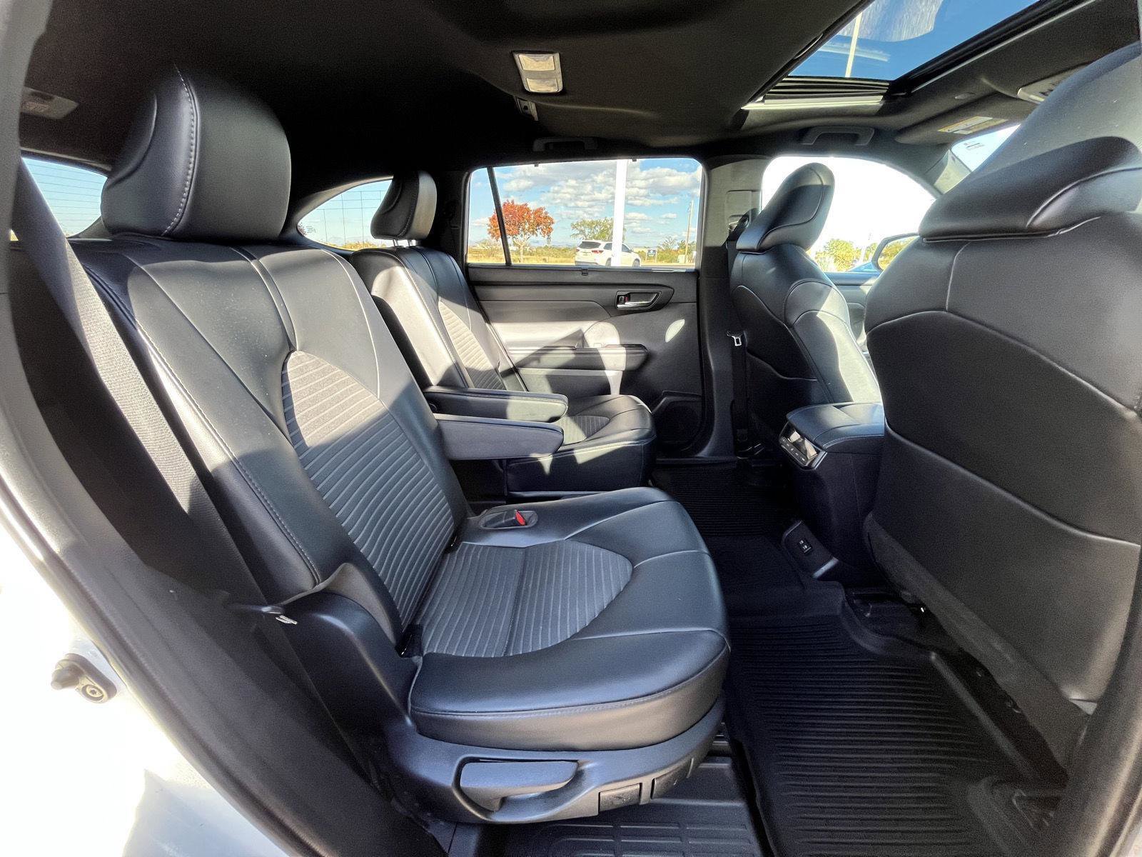 Used 2021 Toyota Highlander XSE image 25