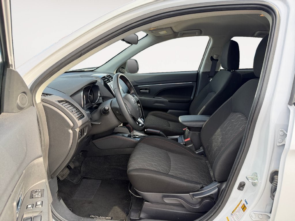 Used 2025 Mitsubishi Outlander Sport AWD image 6
