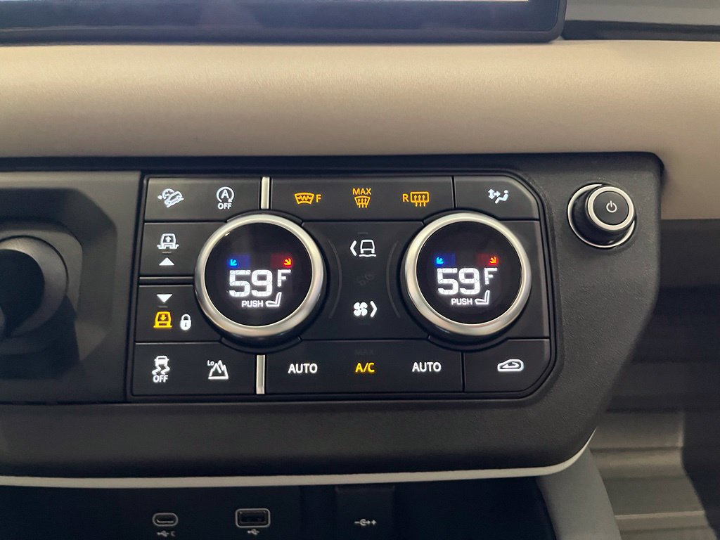 Certified 2020 Land Rover Defender 110 S AWD/4WD image 36