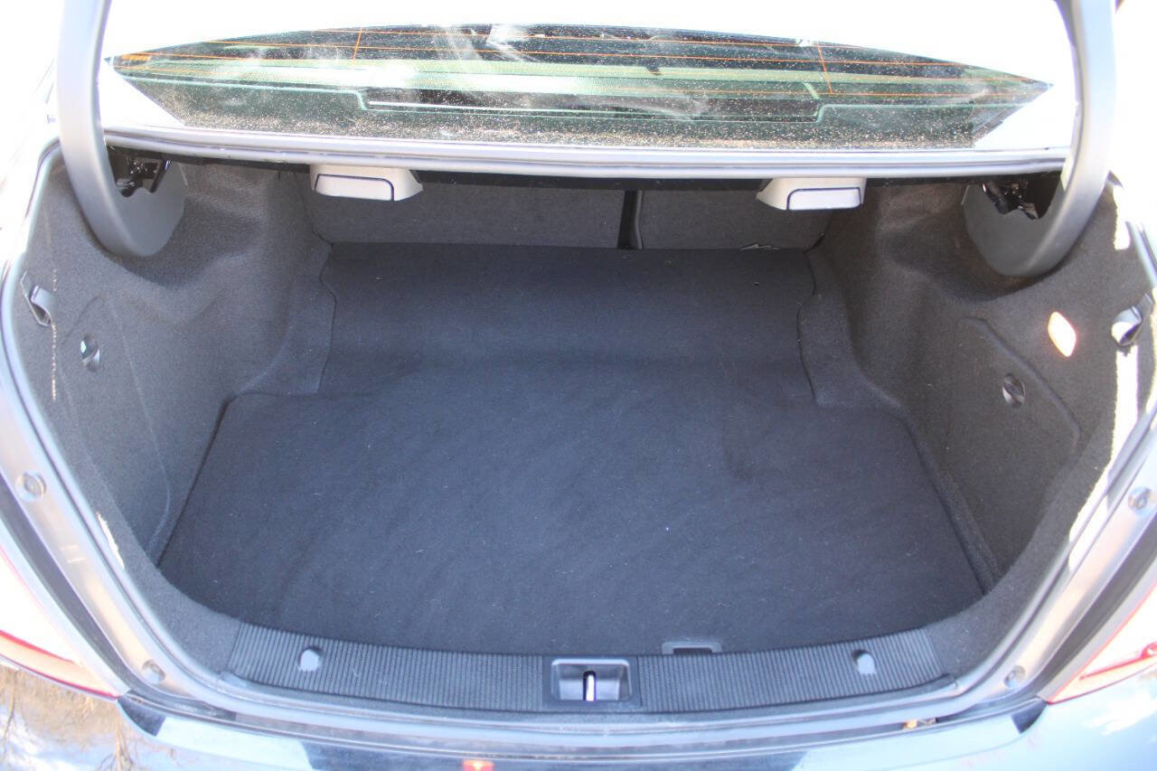 Used 2013 Mercedes-Benz C 250 Sedan image 18