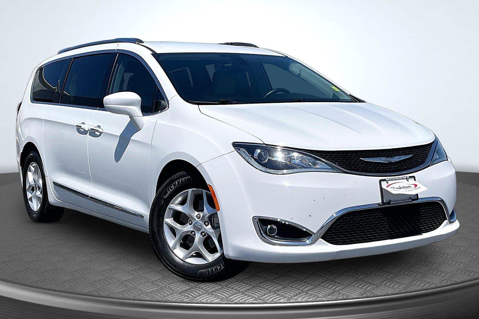 Used 2017 Chrysler Pacifica Touring-L Plus w/ Tire & Wheel Group FWD image 12